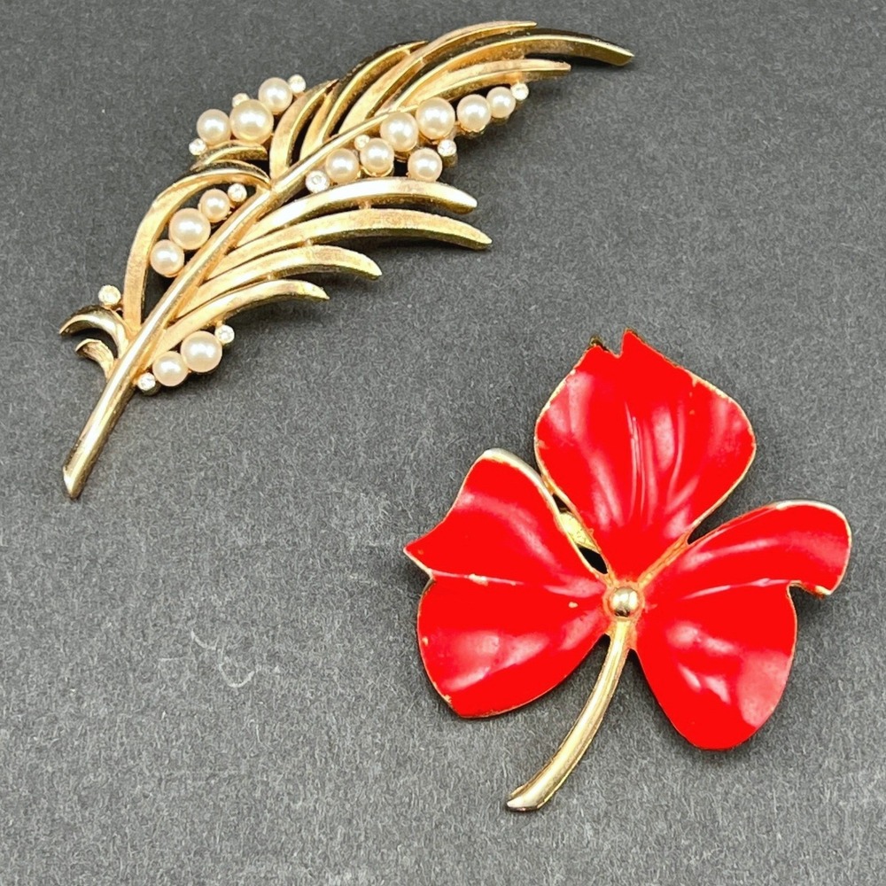 Vintage Brooch Lot Gold Tone Feather Leaf Red Shamrock Crown Trifari Torino